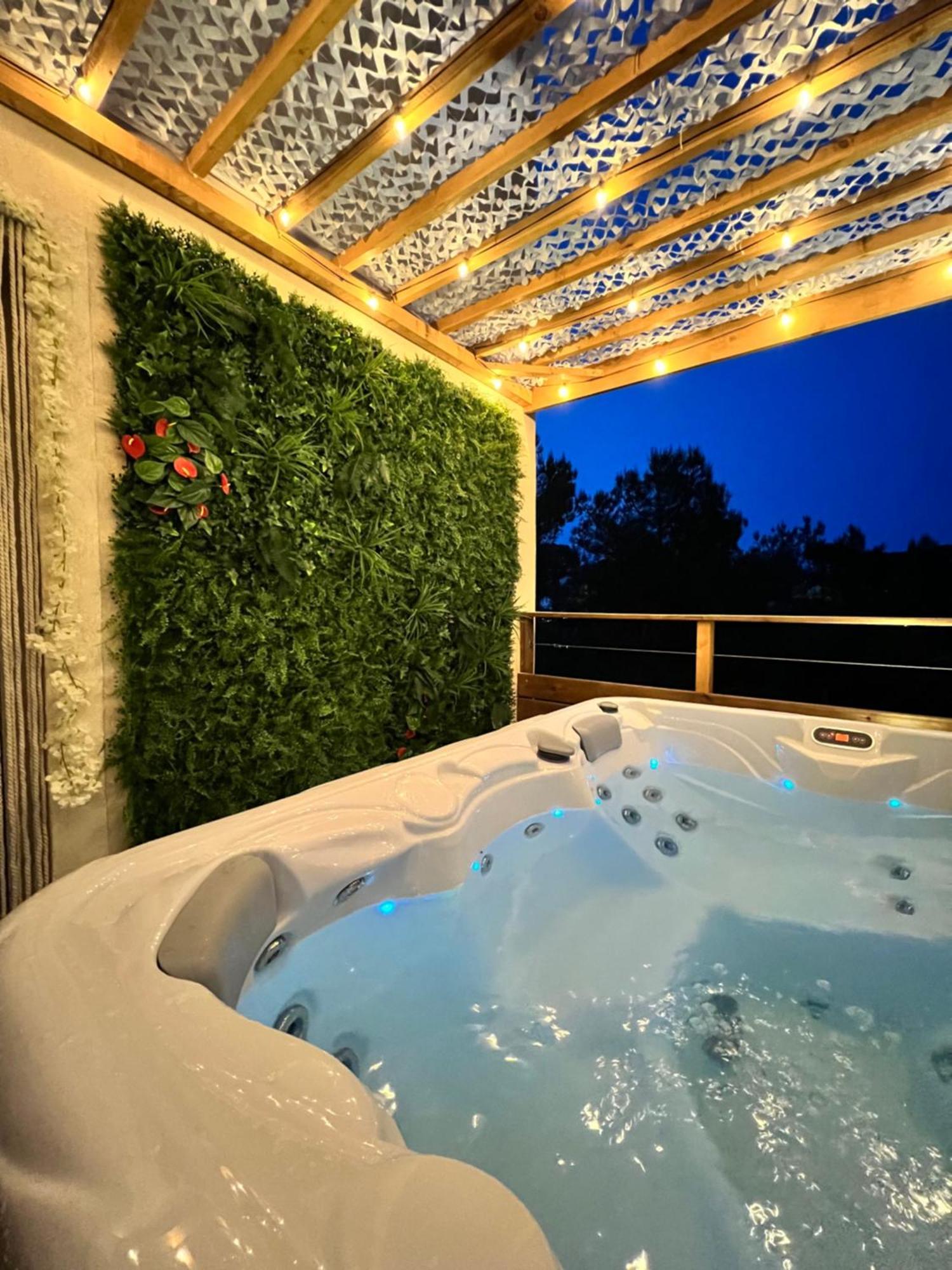 Love Room Tente Lodge Spa Mfg Chez C&C, Exclusivement Reservee Aux Adultes Cantaron Exterior photo