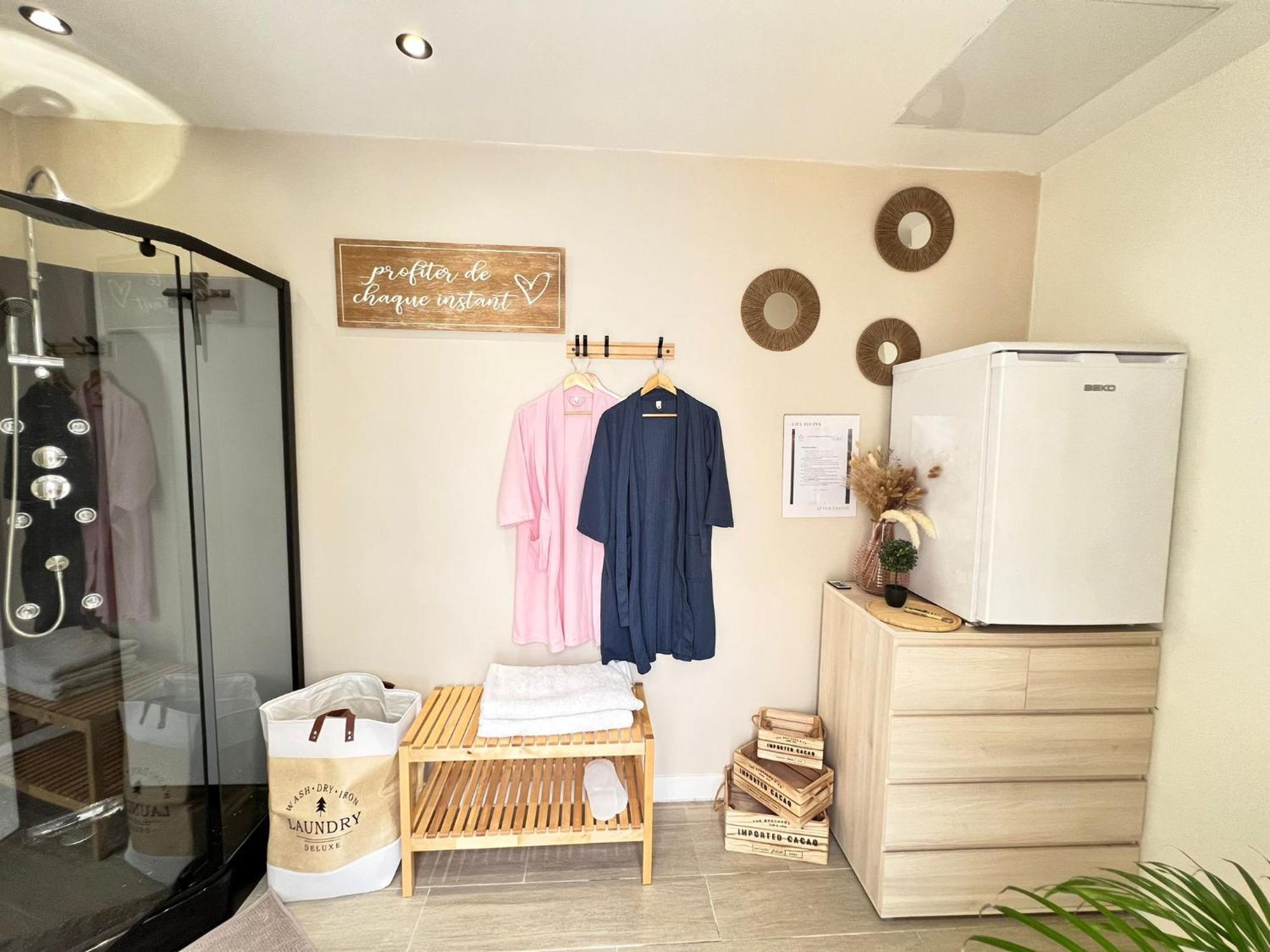Love Room Tente Lodge Spa Mfg Chez C&C, Exclusivement Reservee Aux Adultes Cantaron Exterior photo